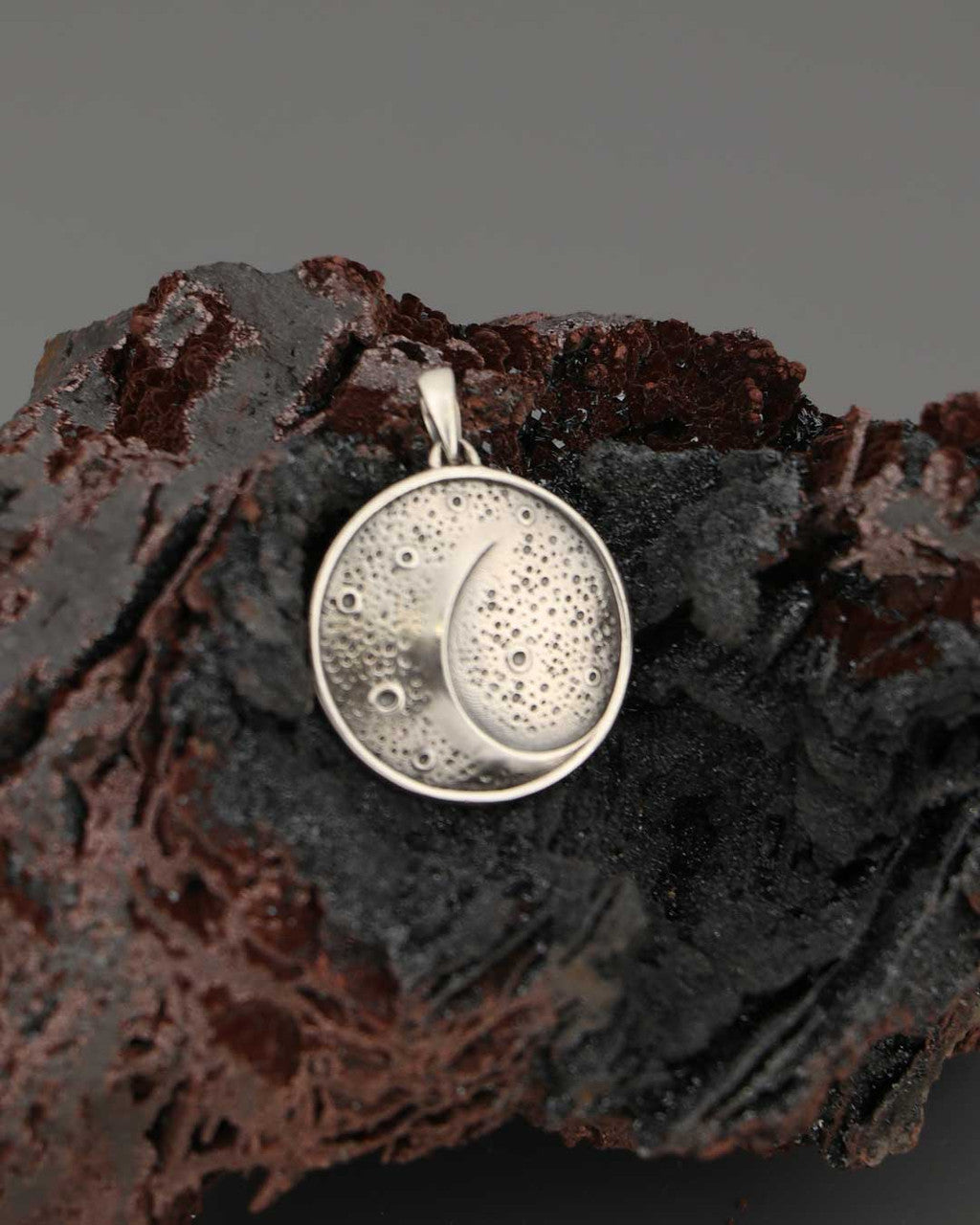 Moon Phase Rhythm Silver Pendant – Etched Lunar Texture with Inspirational Back Engraving