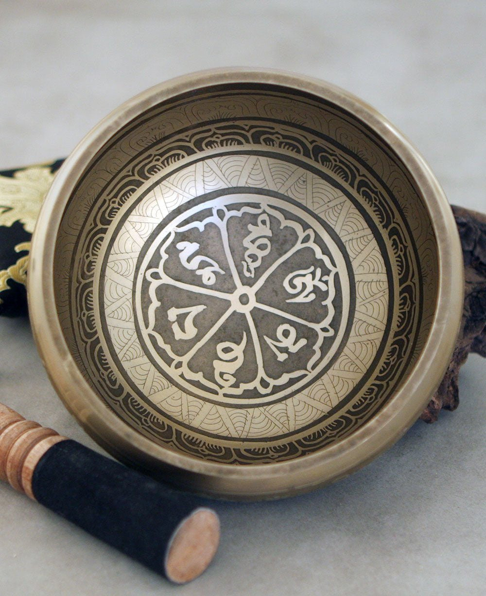 Tibetan Meditation Singing Bowl - Hand Bells & Chimes
